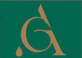 Monograma de ÁRDEGA: letras A y G entrelazadas con una gota, en dorado sobre verde